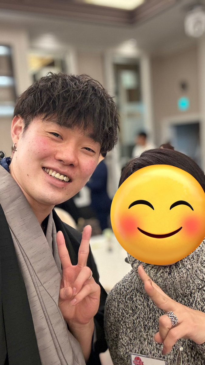 skastar441's tweet photo. 選手がいつ来るのか、いつ誰が回ってくるのか、ドキドキしソワソワしまくってました。変な汗たくさんかいた💦
んで、蓮の安定の目つぶりショットゲットん😁
#本村亮輔
#山本翔太
#長島蓮
#熊本ヴォルターズ
#PARTY_TIME https://t.co/2RfBAtWvaw