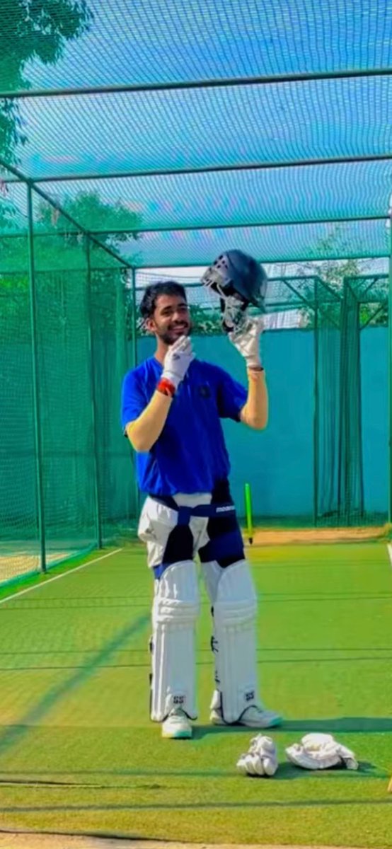 Manojpandeyweb's tweet photo. बेटा तुम मेरा अभिमान बनोगे,
मेरी कुल की शान बनोगे।
छा जाओ इस क्रिकेट के मैदान में
तुम ही एक दिन 'सचिन' और 'धोनी' सरीखे क्रिकेट के 'भगवान' बनोगे।

आप सबसे एक खुशी साझा करते हुए बहुत प्रसन्नता हो रही है।बेटे प्रतीक राज पांडेय का यूपी क्रिकेट एसोसिएशन द्वारा उत्तर प्रदेश के  सीनियर टीम में चयनित किए जाने पर आकाश भर बधाई।एक पिता होने के नाते निश्चित रूप से यह क्षण गौरवान्वित करने वाला है। यह उत्साह और सफलता सिर्फ मेरी व्यक्तिगत नहीं है, यह हमारे पूरे क्षेत्र और उत्तरप्रदेश की के लिए शुभ समाचार है। पूरे मनोयोग और दृढ़ निश्चय के साथ 'क्रिकेट' में अपना प्रदर्शन करे और जब पिच पर बल्ला लेकर उतरे तब आप सबका आशीर्वाद का उसे विजय श्री दिलाये यही कामना है।

Akhilesh Yadav Samajwadi Party Dimple Yadav 
#samajwadipartyofficial #Samajwadi #unchahar

@yadavakhilesh @sachin_rt @msdhoni @BCCI @BCCIdomestic @ICC
@ImRo45 #samajwadipartyofficial #Samajwadi #unchahar