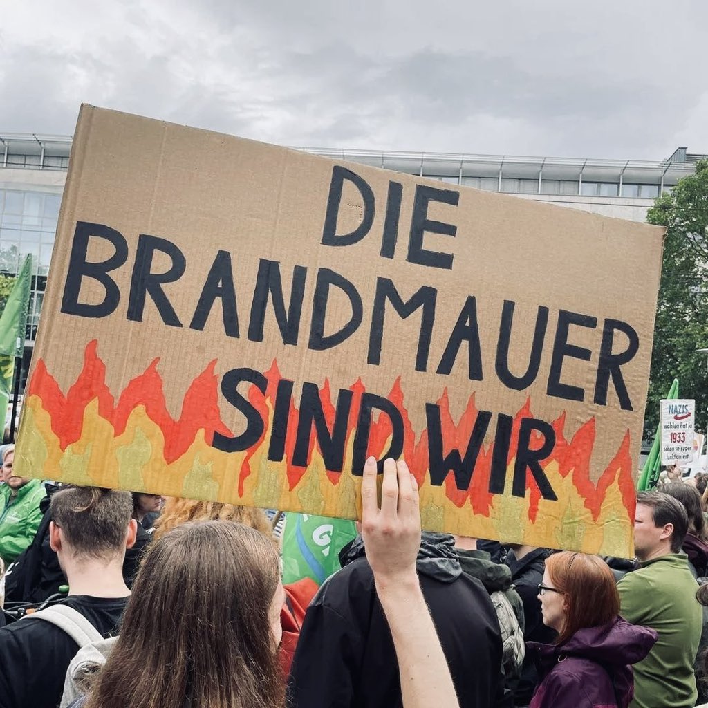 Ganz stark: Zehntausende fordern das Verbot der rechtsextremen „AfD“ auf dem Pariser Platz in Berlin!