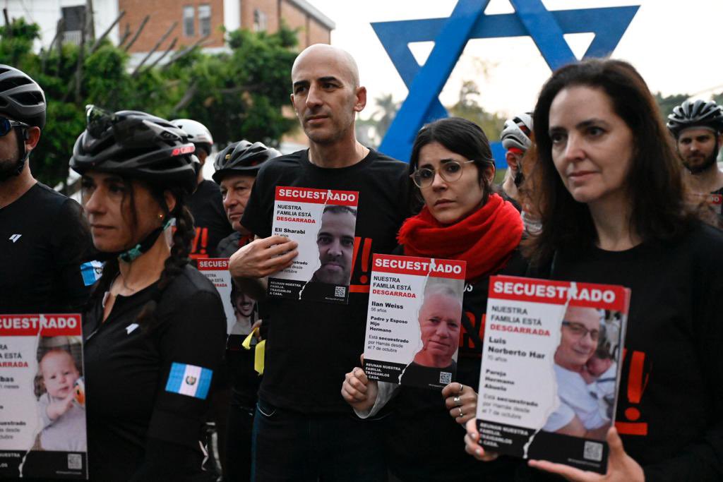 100 días. 136 israelíes en manos de terroristas de Hamás en túneles bajo Gaza. Vamos por ellos! 

Ciclistas en la Ciudad de Guatemala realizan esta mañana un recorrido de 40 km por toda la capital para crear conciencia #BringThemHome 🎗️🇮🇱🇬🇹