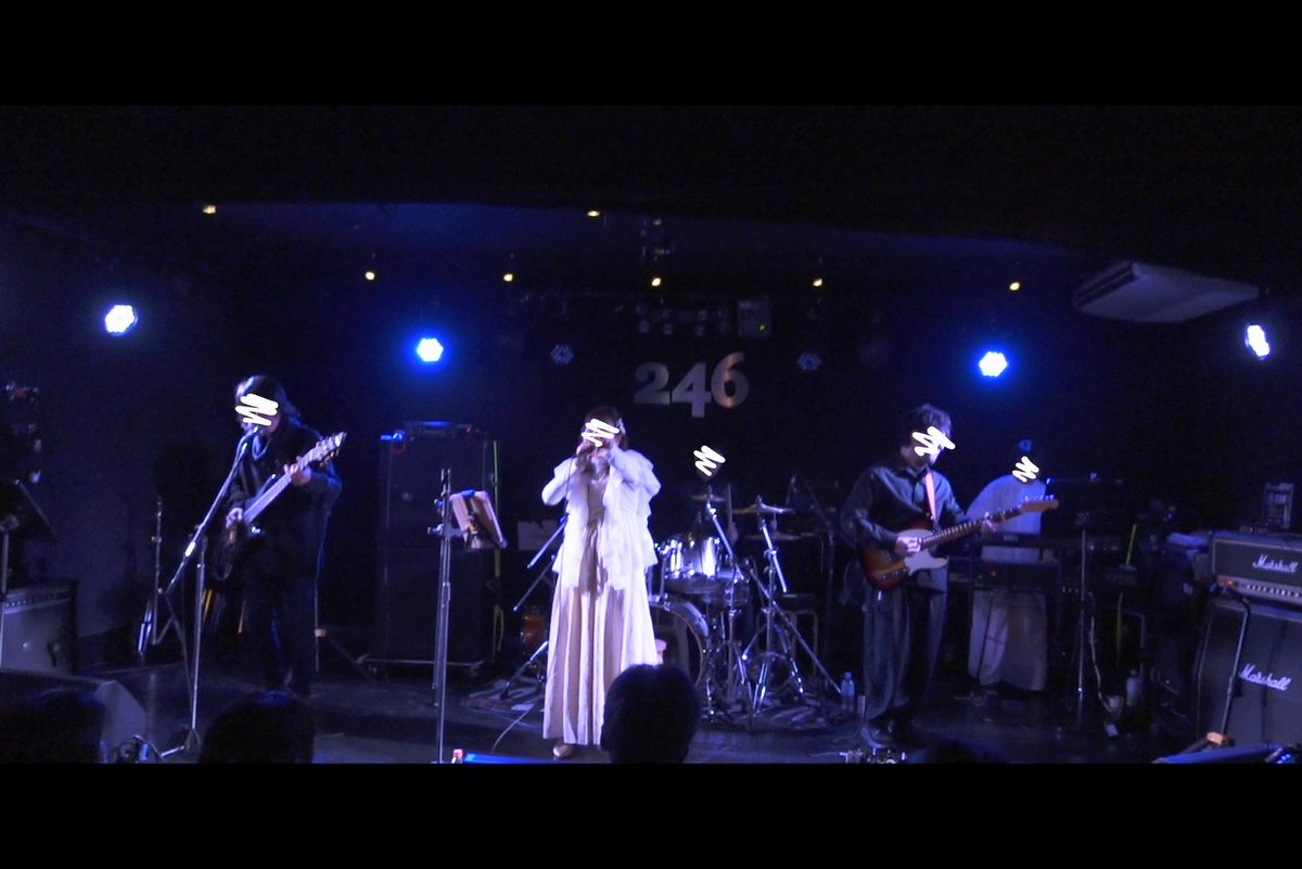 ao_naoka's tweet image. 昨日は #hiddennotes で春鹿でした！
演奏始まる直前も和やかで、心地よい空気感でライブさせていただいたなぁと思います。

今回のインストの旋律すごく好きで、本当に綺麗な旋律〜〜……！と思いながら弾かせてもらいました。直前に合わせてくれたメンバーにも感謝です。
ありがとうございました🦌❄