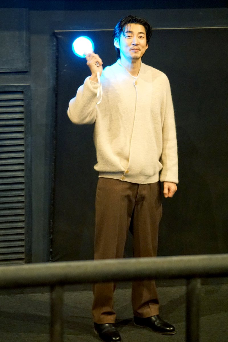 240113 god 왕십리 16:55 영화 종영 무대 인사 포토 타임 갖는 융계스 볼하트 요청 못 들었을 때 (자리 피해 주는 쭌옵) 알아듣고 장쳰 소환 중 #윤계상...