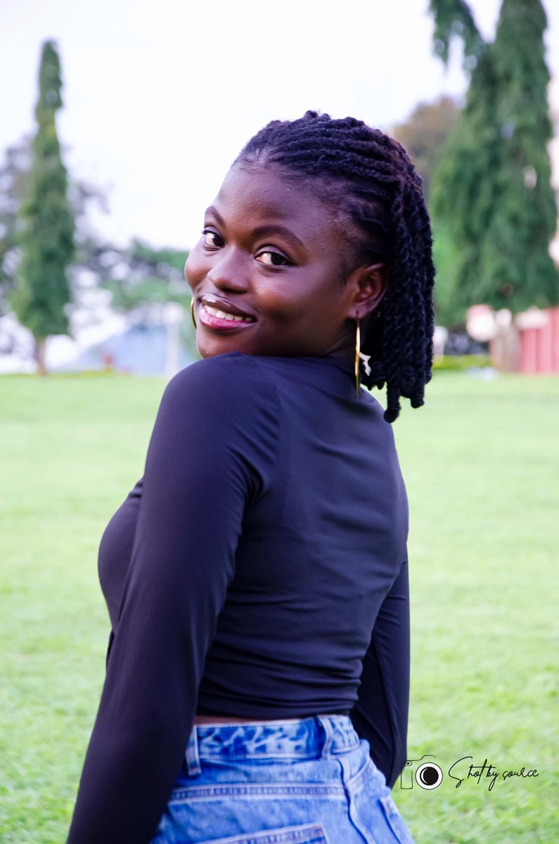 Source__Imagery's tweet photo. "Embracing the beauty of simplicity. 🌟

#photography #photoshoot #photooftheday #photographylovers #photos #photographyislife #photographyeveryday #beauty #beautytips #natural #naturalhair #ModelMoments #EleganceDefined https://t.co/xyuEFGnLQV