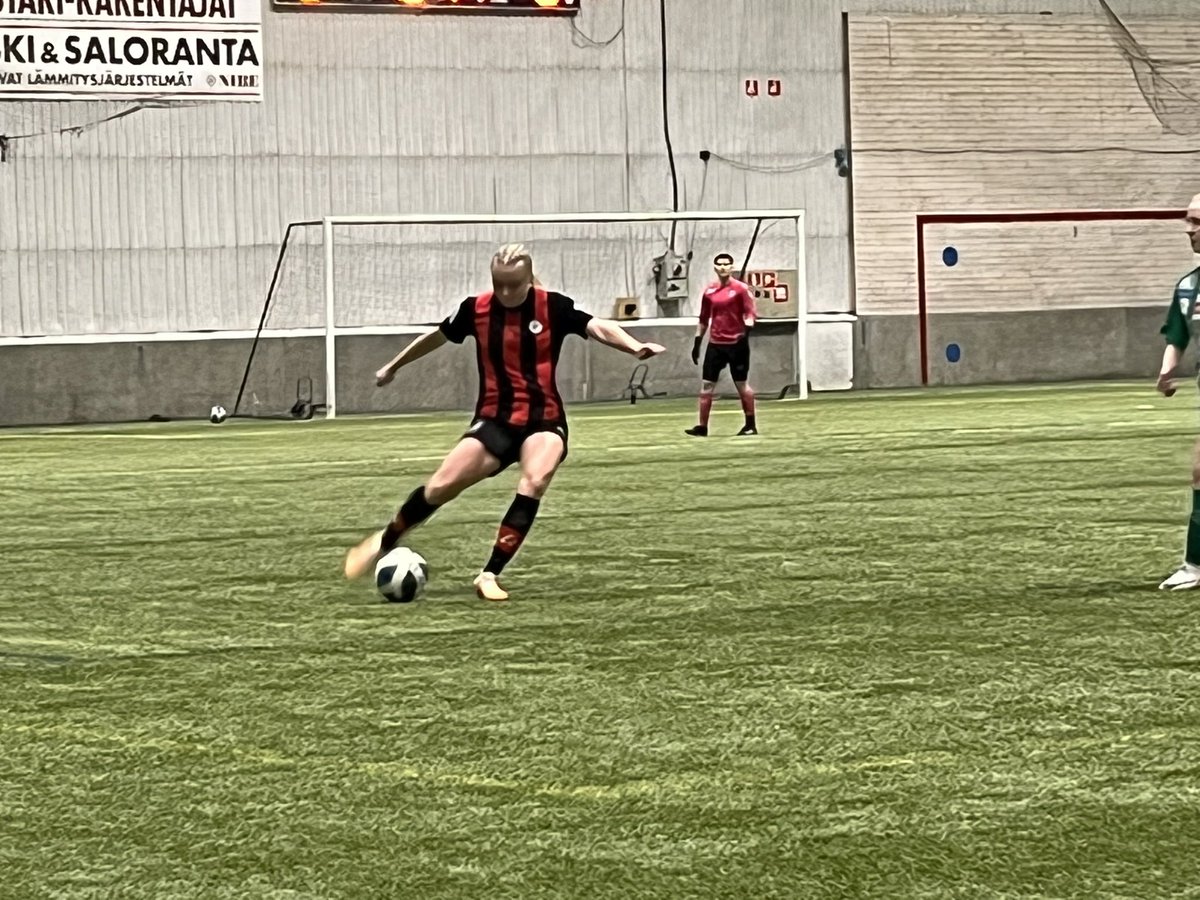 Harjoituspelit ovat nyt potkaistu käyntiin. Kentällä nähtiin useita uusia kasvoja ja upeita suorituksia!  Miten tässä mahtaa jaksaa odottaa liigakauden alkua!   

<a href="/KansallinenL/">Briotech Kansallinen Liiga</a>  <a href="/PK35Vantaa/">PK-35 Vantaa</a>  #jalkapallo #KansallinenLiiga