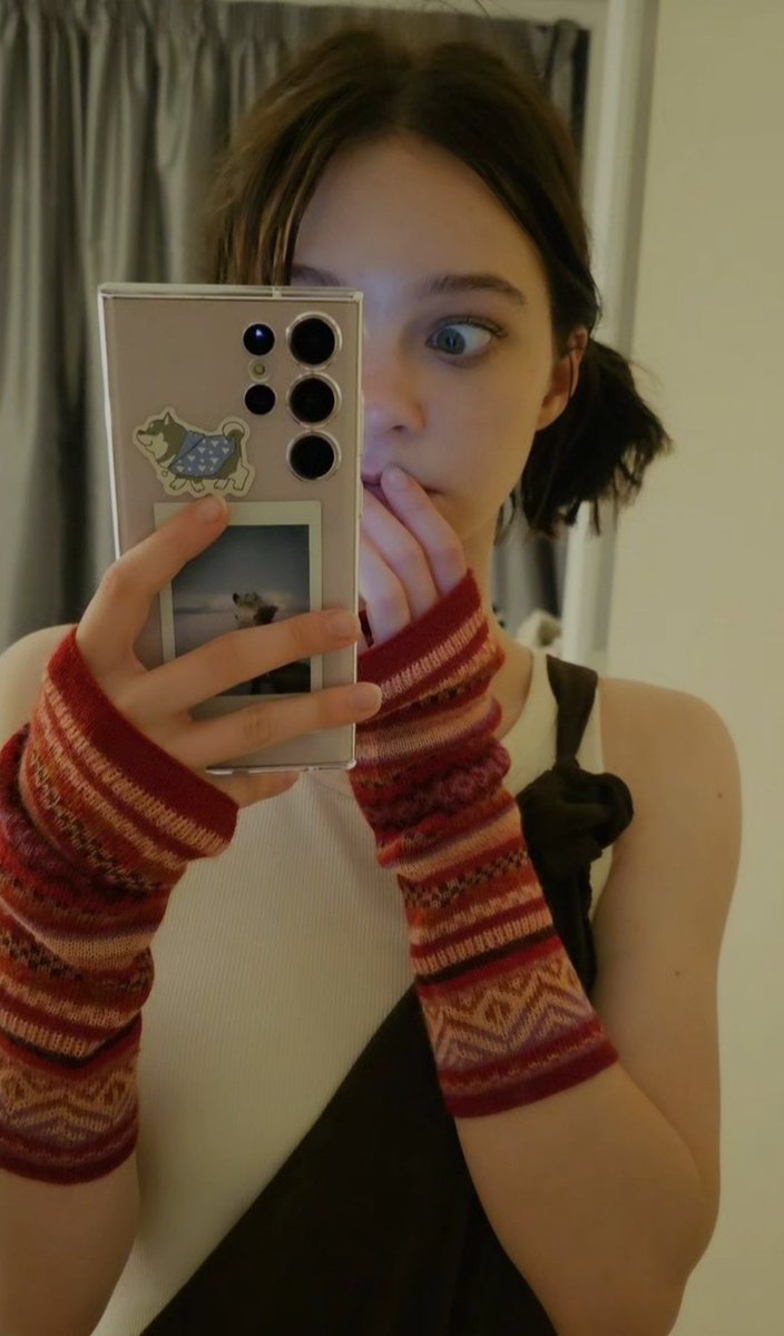 SinclairMyers's tweet photo. Quote ur's fav Emma's selfie 

Mine: https://t.co/ey4RnjuLQl