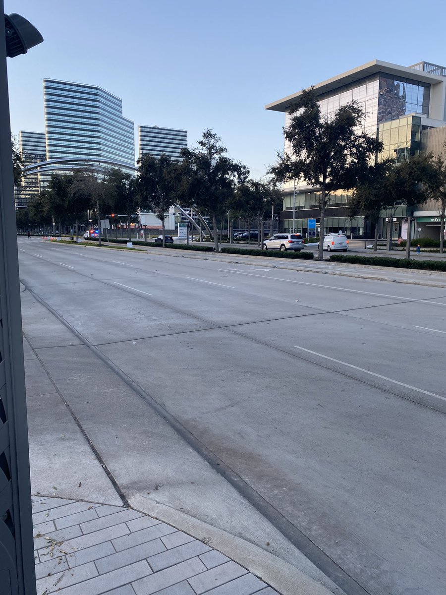 ABC13Briana's tweet photo. It’s a beautiful morning for a run! I’m stationed near mile 15 in the galleria area. The Chevron Houston Marathon runners will be more than halfway through when they get here. Stay with @abc13houston all morning for full coverage of these inspiring athletes! #runhou #houmarathon https://t.co/ypcyqhrjbz