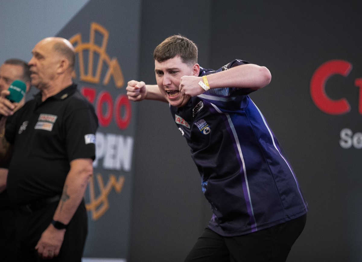 Live Darts tweet media