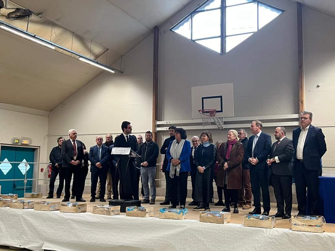 Pierre_VALLEE91's tweet photo. Très belle cérémonie des vœux à Mairie Les Granges le Roi grâce à la présence nombreuse des habitants ainsi que des représentants de nos forces de l’ordre et de secours ! 😀😊

Cérémonie des vœux annonçant le début de grands chantiers pour notre commune ! 
@durovray https://t.co/0n7WOnjLsE