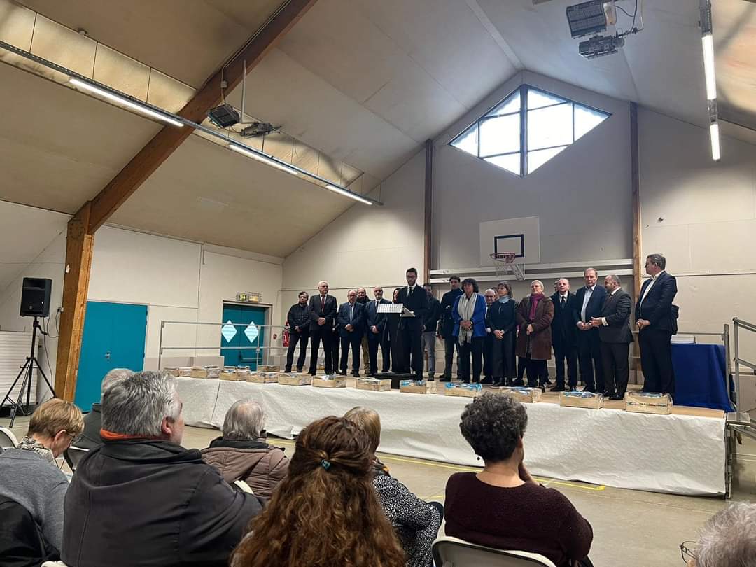 Pierre_VALLEE91's tweet photo. Très belle cérémonie des vœux à Mairie Les Granges le Roi grâce à la présence nombreuse des habitants ainsi que des représentants de nos forces de l’ordre et de secours ! 😀😊

Cérémonie des vœux annonçant le début de grands chantiers pour notre commune ! 
@durovray https://t.co/0n7WOnjLsE