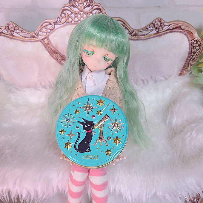 ねこちゃんのチョコレート缶買いました。かわいい空になったらうにちゃんのおやつでも入れておこうかな。#100日後に和解したいネコ 84日目 