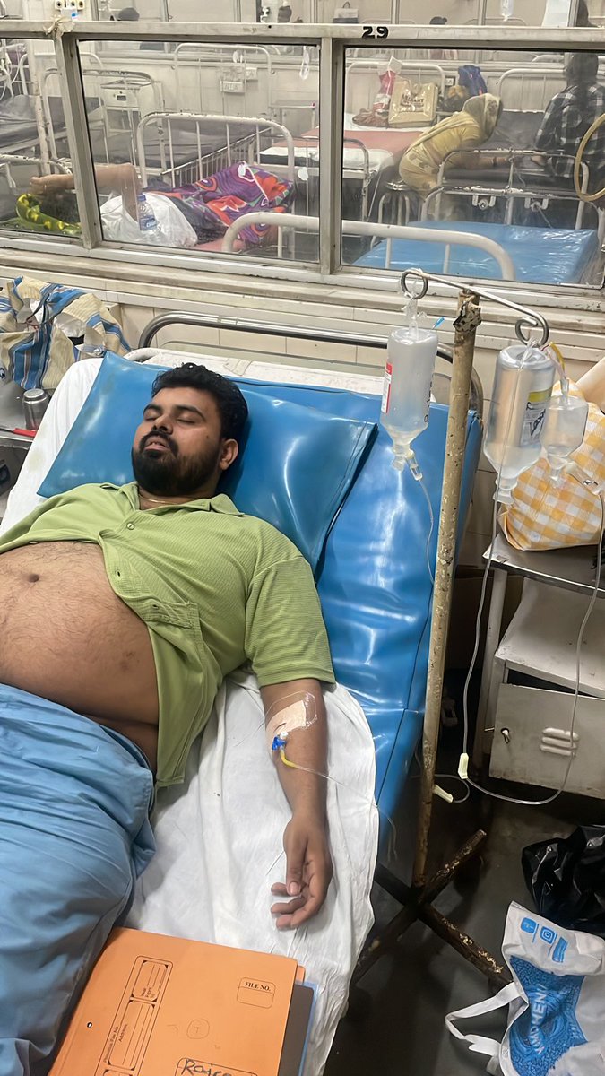 shukraj's tweet photo. I Rajeev shukla (pure vegetarian) from prayagraj visited Mumbai, on 8th Jan'24 night ordered  veg meal box from BARBEQUE NATION, worli outlet that a contained dead mouse, hospitalised for 75 plus hours. complaint has not been lodged at nagpada police station yet. 
Please help https://t.co/7iaZmkkfRf