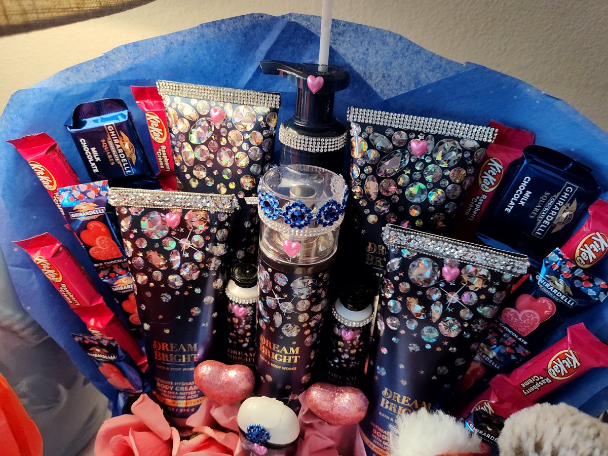 giftsbyreshanda's tweet photo. Happy Valentine's Day Collection
The Las Vegas Valentine's Day Experience....
Order Early @Raiders
Free Local Las Vegas Delivery
EasyPay Layaway Options
#basketsbyreshanda
#ValentinesDay #justforher #LasVegas #RaiderNation
Order On Facebook........
https://t.co/ebHLf6jg9O https://t.co/OoKq9Tqzkb