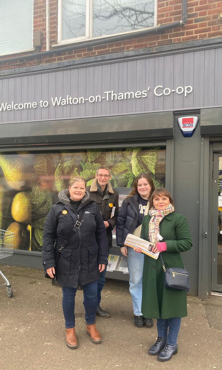 Our fabulous #WaltonNorth councillor @ClareBa2022 has been out and about for a second day, joined today by #WaltonSouth Councillor colleague @khewens. Lots of support for their great @ElmbridgeBC work on behalf of residents and real desire for change at #GeneralElection2024 🙌