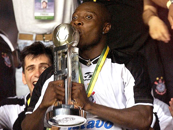 eliasjabbour's tweet photo. Presenciei

Há 24 anos o Corinthians tornava-se o 1° campeão mundial de clubes reconhecido pela FIFA. Talvez tenha sido a única final de mundial onde os dois melhores times do mundo estavam presentes. Que timaço tinha o Vasco! Mas tínhamos Rincón. O dono do jogo. O dono do mundo! https://t.co/dMQBZwCXEq
