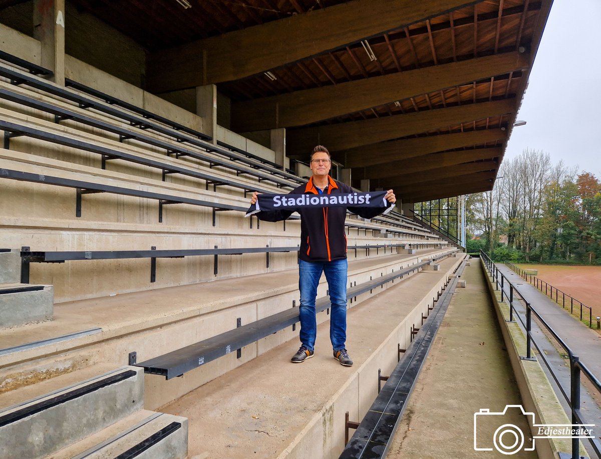 stadionautist's tweet photo. Vandaag wordt het BK cyclecross (veldrijden) in Meulebeke gehouden. Meulebeke.... Ik moest even nadenken maar bij de eerste beelden dacht ik: "Die tribune, die herken ik...."
#groundhopping #meulebeke #cyclecross #veldrijden #bkveldrijden #bkcyclecross #ground #stadion #stadium https://t.co/5DY1d5Xmi4