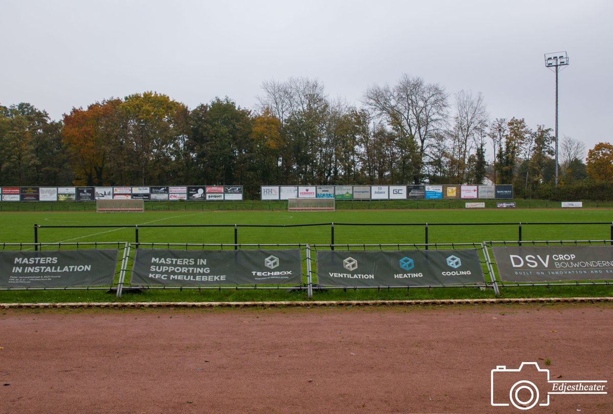 stadionautist's tweet photo. Vandaag wordt het BK cyclecross (veldrijden) in Meulebeke gehouden. Meulebeke.... Ik moest even nadenken maar bij de eerste beelden dacht ik: "Die tribune, die herken ik...."
#groundhopping #meulebeke #cyclecross #veldrijden #bkveldrijden #bkcyclecross #ground #stadion #stadium https://t.co/5DY1d5Xmi4