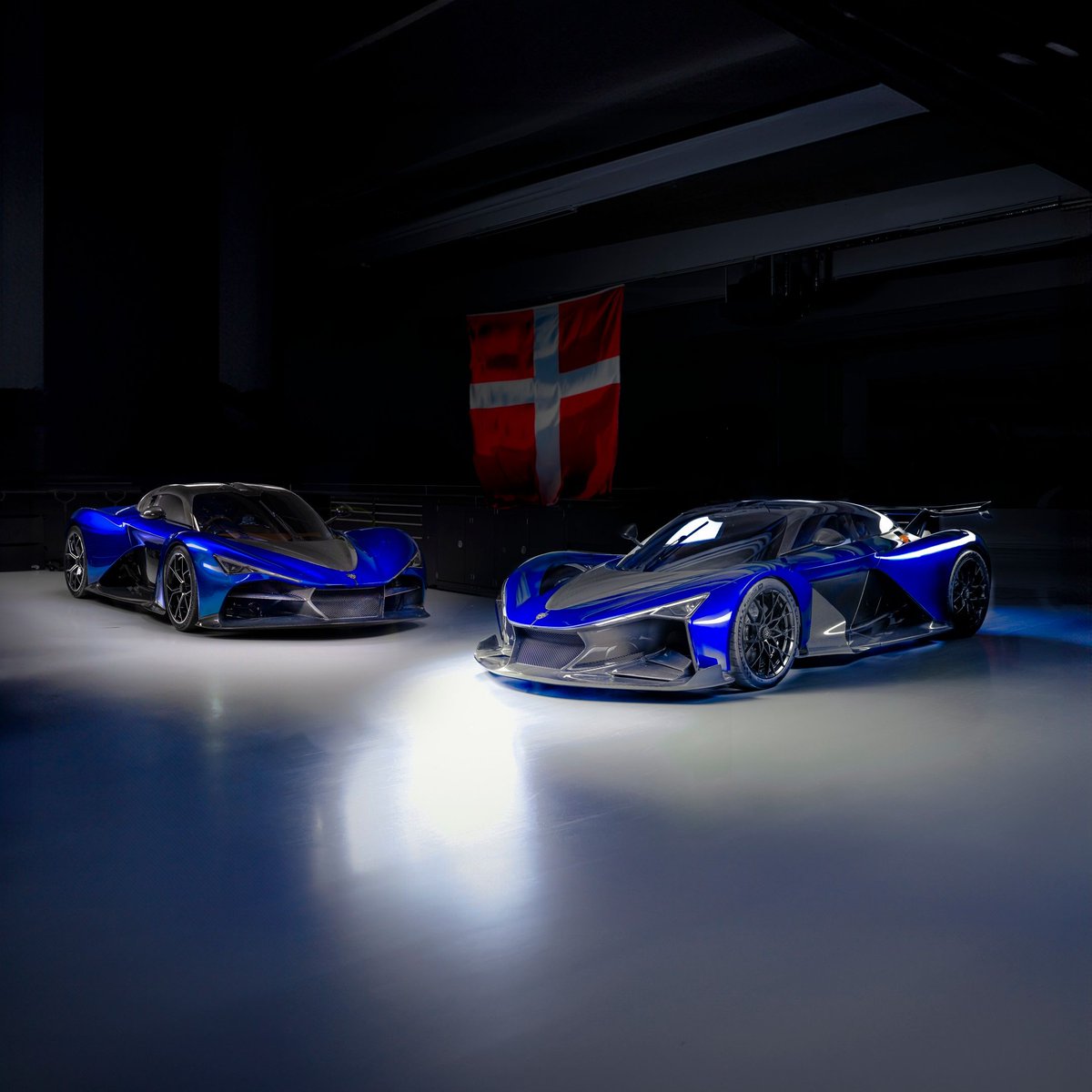 A proud day for Denmark as we mark the accession of His Majesty King Frederik X. Zenvo salutes the new monarch with our visual of regal Auroras, dressed in King's Blue.⁠ ⁠ ⁠#KingFrederikX #Denmark #ZenvoAutomotive #ZenvoAurora #DanishDesign #MadeInDenmark