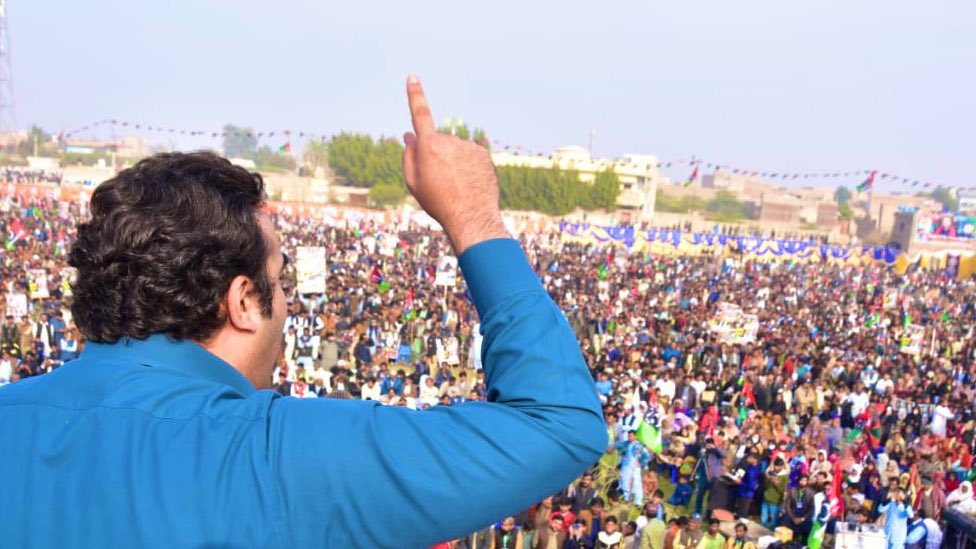 AbdulWaliBughio's tweet photo. خیرپور کے عوام کا بلاول بھٹو زرداری کا فقیدالمثال استقبال!

❤🖤💚

 #چنو_نئی_سوچ_کو https://t.co/yU2XSh3k7w