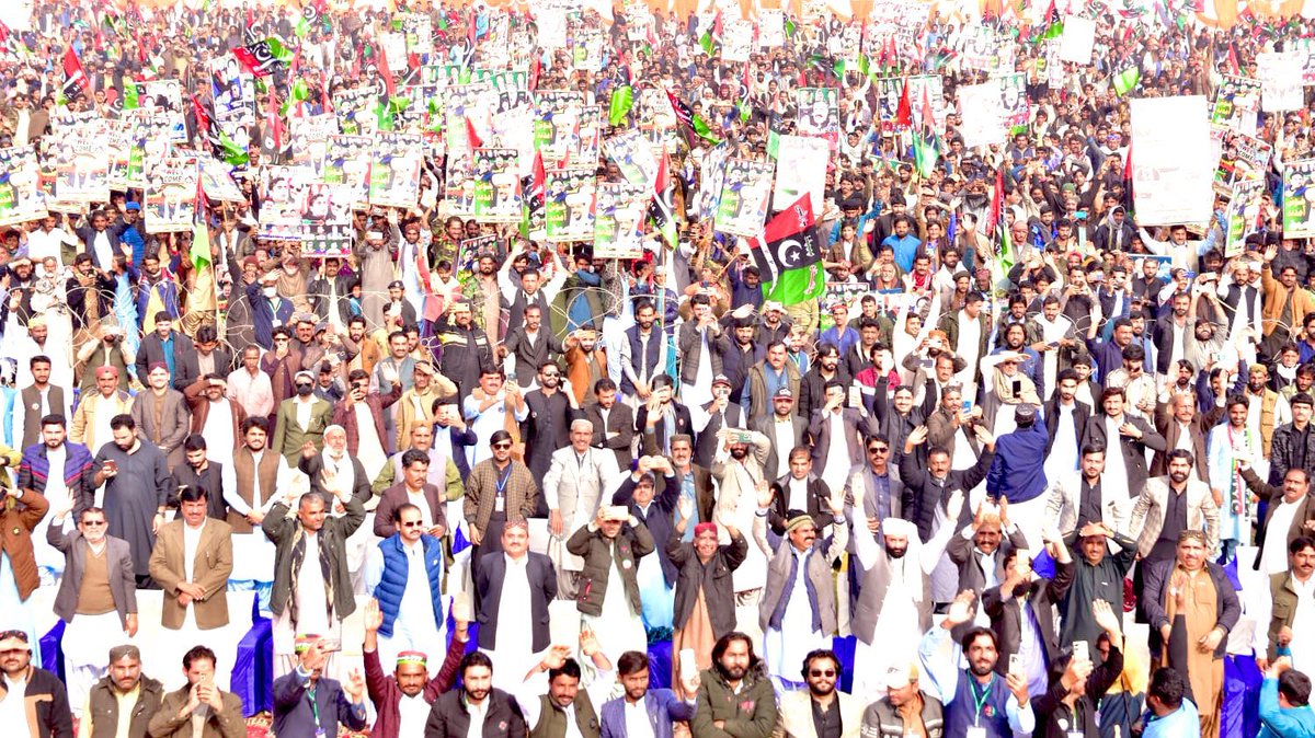 AbdulWaliBughio's tweet photo. خیرپور کے عوام کا بلاول بھٹو زرداری کا فقیدالمثال استقبال!

❤🖤💚

 #چنو_نئی_سوچ_کو https://t.co/yU2XSh3k7w