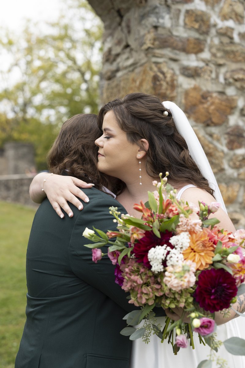 This first look was the absolute sweetest!
#gretchenelainephotography #headingtotheshappell
@schreckappella @allison.guthrie
#paweddingphotographer #weddingphotographer #lancasterphotographer