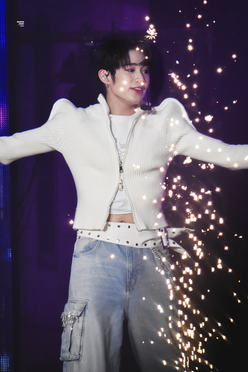 moonstar55531's tweet photo. 130124 DMD Land 2 Concert
.
𝘼𝙛𝙩𝙚𝙧 𝙇𝙄𝙆𝙀 🎇@natasittttt
.
#DMDLAND2CONCERT #natasitt #ฮาร์ทดิสของแม้กณฐ https://t.co/tcFf2fuuK2
