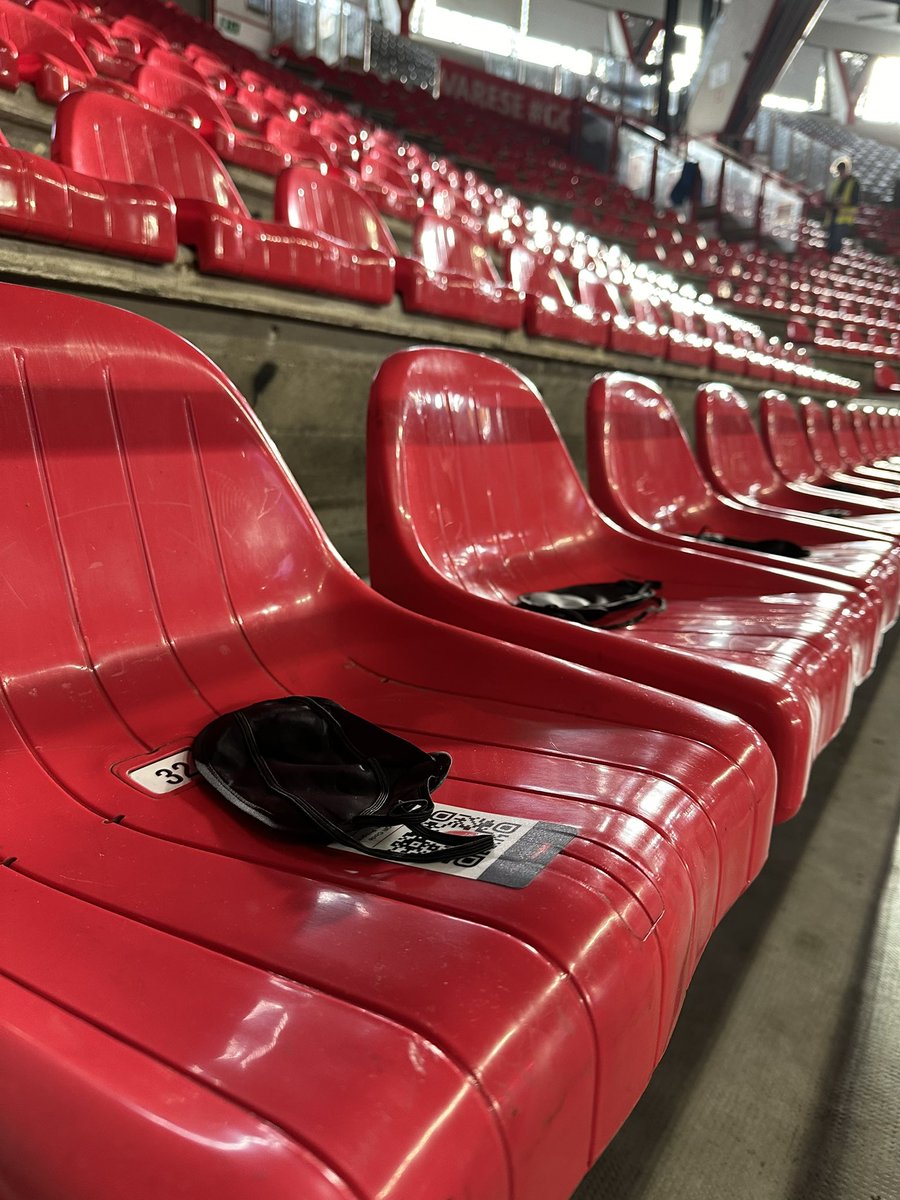 PallVarese's tweet photo. 𝗘𝗬𝗘 𝗠𝗔𝗦𝗞𝗦 𝗘𝗫𝗣𝗘𝗥𝗜𝗘𝗡𝗖𝗘
Biancorossi durante il corso del match vi chiederemo di vivere un'esperienza unica da fare tutti insieme utilizzando le mascherine che troverete sui vostri posti 🫂

L'esperienza è resa possibile grazie #Summeet 🙌

#NoiSiamoVarese https://t.co/kzc9gYD4VU