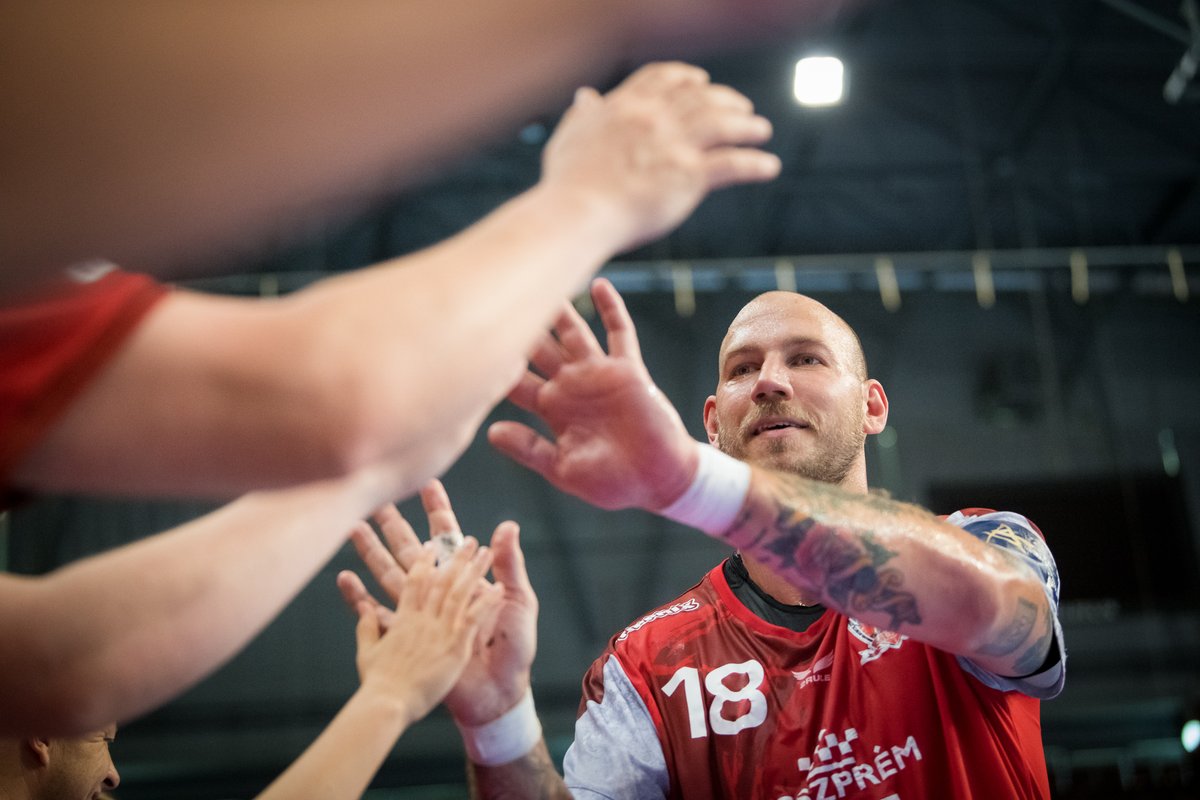 veszprem_hc's tweet photo. Due to family reasons, our captain, Andreas Nilsson is moving back to Sweden at the end of the season and continuing his career with the Önnered team in Gothenburg. 👉 https://t.co/zeKjY1emda
#RedUnited #HandballCity #StrongerTogether https://t.co/pn2wC0e7oE