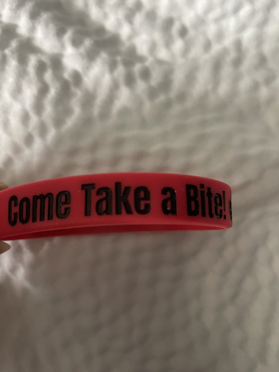 407deadlysins's tweet photo. i literally never want to take this off 🍎 https://t.co/OoGFuIpLxo