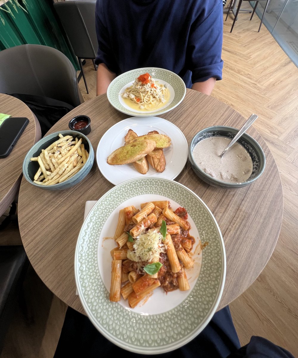 OhFoodylicious's tweet photo. Mamma Mia Trattoria E Caffè @ Jewel

It’s a casual-style dining restaurant that serves true &amp; simple Italian fare in an unpretentious and inviting Trattoria atmosphere. Artisan pastas that are handcrafted with fresh ingredients &amp; cooked à la minute. Visit their 5 outlets now!😋 https://t.co/FJenRzO1jZ