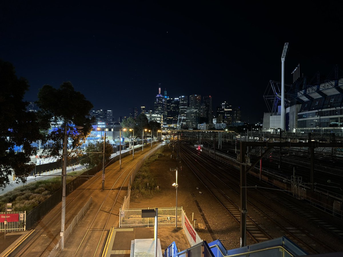 Rockmelon7's tweet photo. Night night #Melbourne https://t.co/YW82KEcfcn