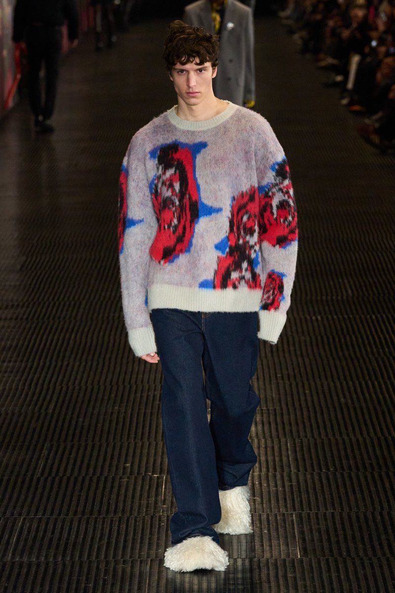 kendam_com's tweet image. MSGM Fall Winter 2024-2025 Menswear collection fashion show at Milano Men Fashion Week FW24 (January 13, 2024) kendam.com/news/fashion-s… 

#MSGM #Menswear #FW24 #AW24 #Runway #MilanoMen #FashionWeek #Kendam
