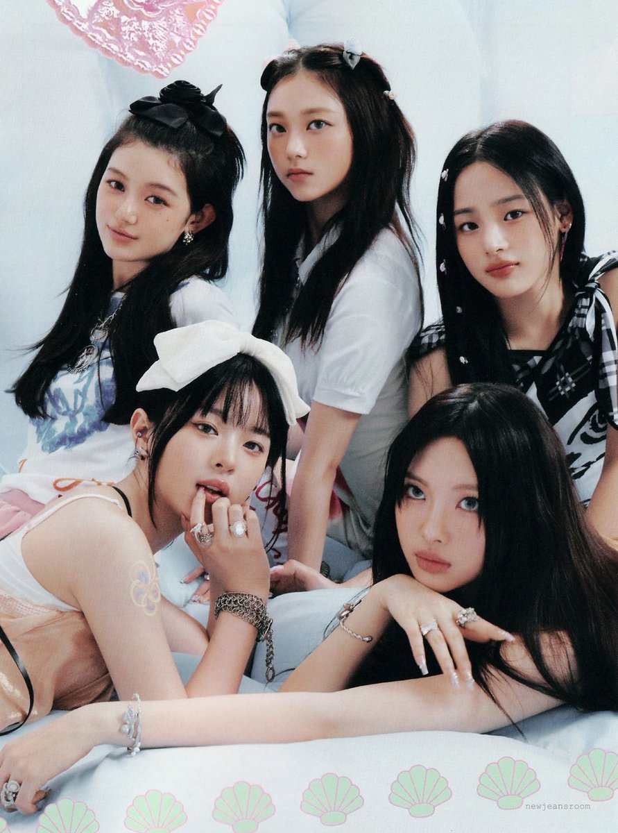 kpopsolana's tweet image. we are dancing

we are singing

we are well choreographed