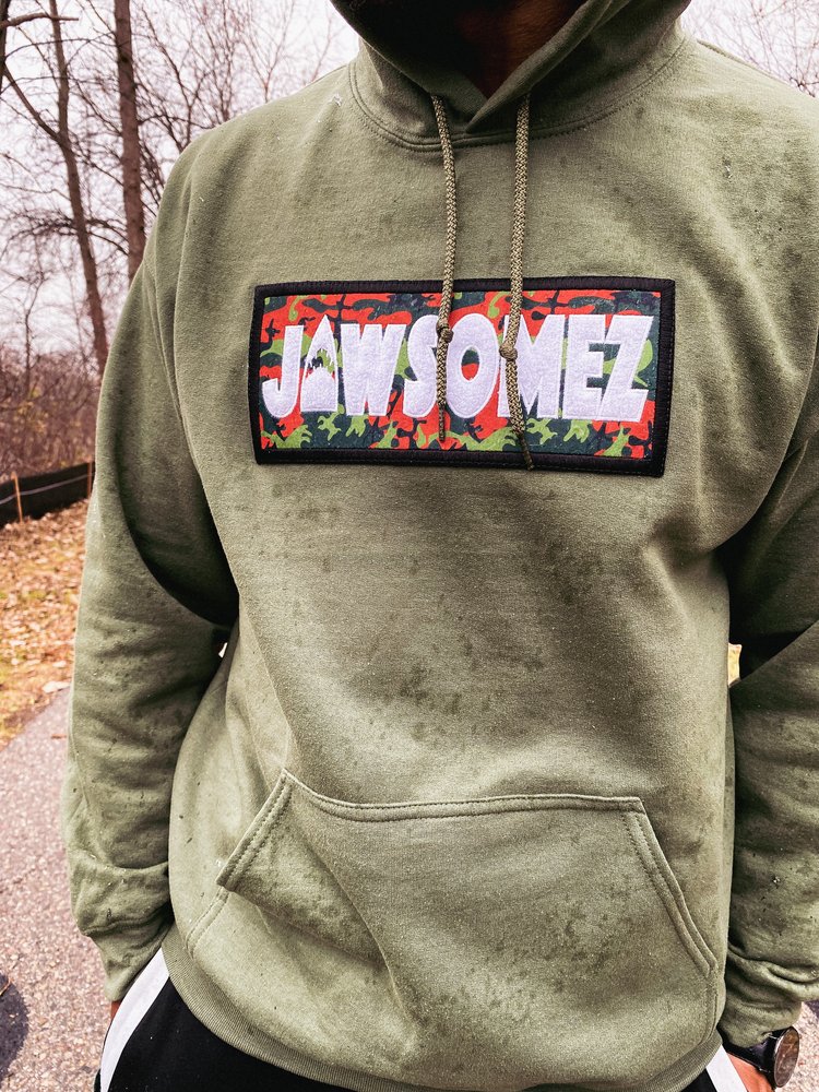 thedailyjaws's tweet photo. ***GIVEAWAY***

#Jaws inspired #clothing brand JAWSOMEZ are offering three great giveaway prizes!  

1st prize - Camo Jawsomez Hoodie
2nd prize - Retro Jawsomez hat
3rd prize 90s Retro Jawsomez cup

To enter, share this post and follow @TeamJawsomez! 

Closes tomorrow 10am EST. https://t.co/d2uharSyyU
