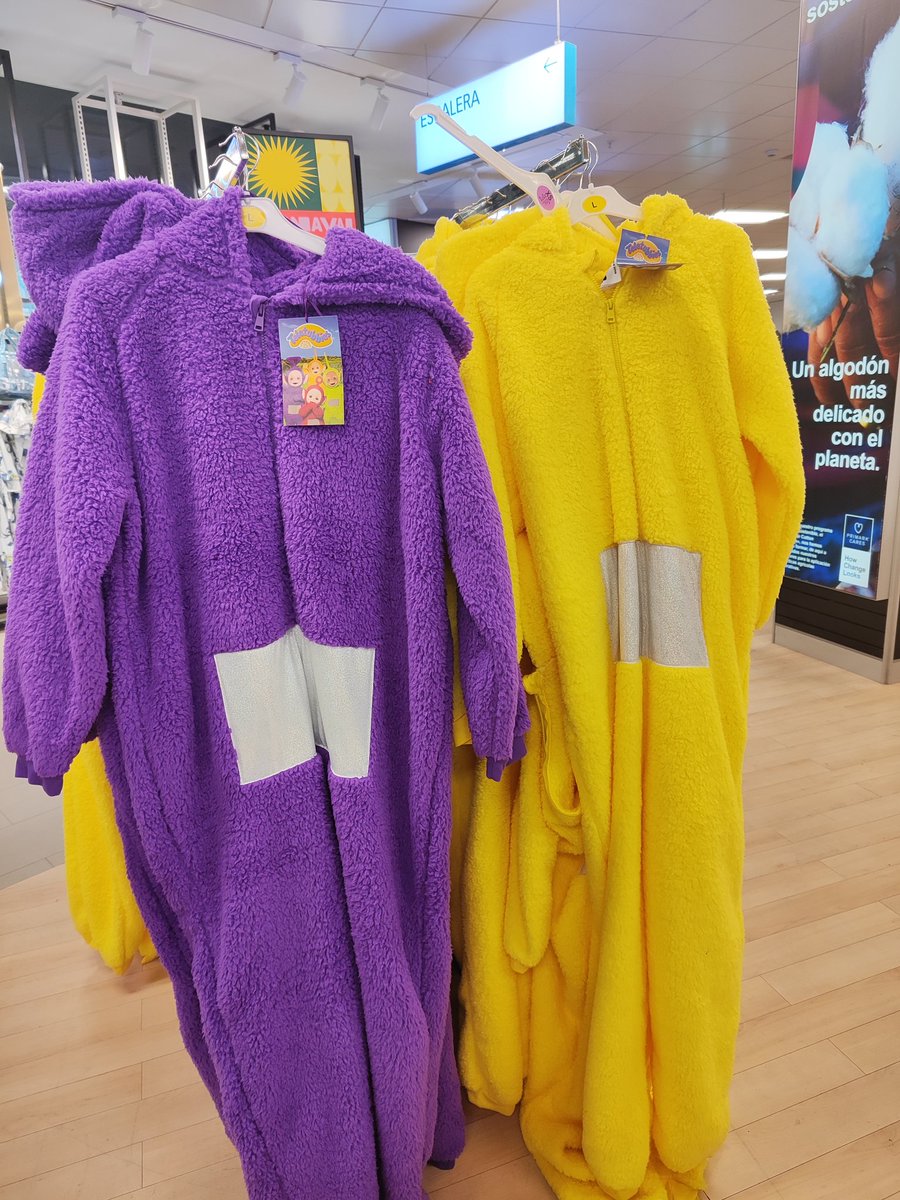 Armstrong_Girl's tweet photo. Gentecita, que en Primark han traído disfraces/pijamas de los Teletubbies.

Quién no se monte un buen carnaval este año y encima vaya calentito es porque no quiere, de la cabalgata directamente a acostarte 🤣🤣. https://t.co/szGAx8GRQ2