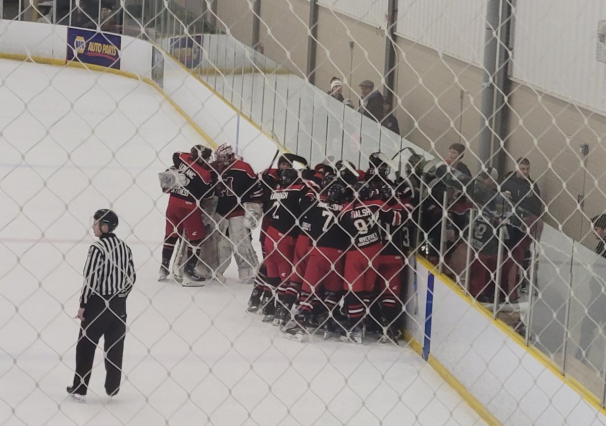 Hawks WIN in OT against <a href="/TriComThunder/">Eastern Thunder U15 AAA</a> 4-3 on a PP goal by Melanson from MacPhee
<a href="/EastCoastIceJam/">Cleve’s Source For Sports IceJam</a> 
Go Hawks!!
#u15aaamajorhawks