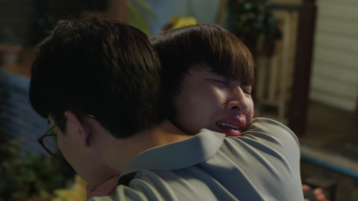 GMMTV's tweet photo. "ผมจะไม่ทำให้กุ๊กร้องไห้อีก แต่กุ๊กรอผมนะ"

#CookingCrushSeriesEP7
@off_tumcial @AtthaphanP https://t.co/I7i1pOWGKZ
