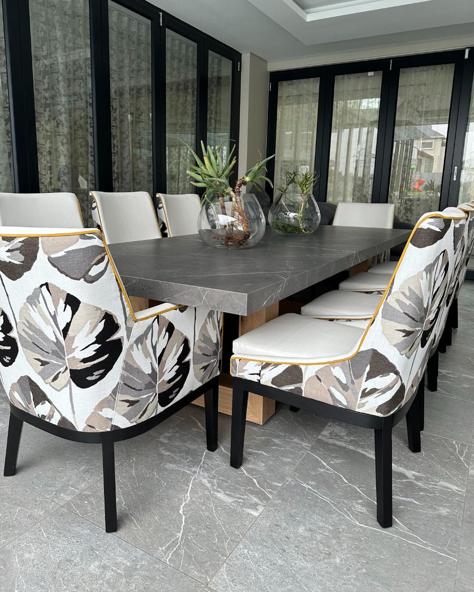InterslabZA's tweet image. Wow your guests with your alfresco oasis featuring the exquisite #PietraGrey from #InfinitySurfaces. Imagine a bespoke dining table that not only stands out but becomes the centrepiece of unforgettable moments under the open sky. bit.ly/InfinitySurfac… #interslab #outdoordesign