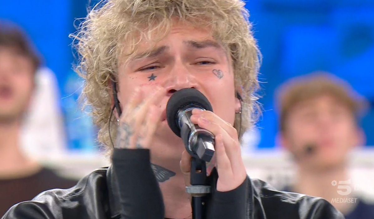 IlMondodellaTV's tweet image. #Ayle emoziona, è profondo!!
#amici23