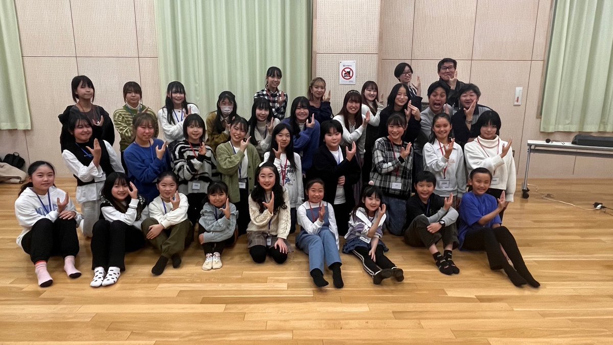 deek_brand's tweet image. 新年早々2本の舞台稽古を並行して取り組む年男です。欲張っちゃいけない年らしいんですけど、別に欲張ってるわけではないので無問題でしょう😌
まずは2本目の舞台(ジュニアミュージカル)のダンス稽古から。
覚えが早いジュニアの才能に刺激を受けるオジサンもがんばります。
#FREESIZE #ジェイル2024