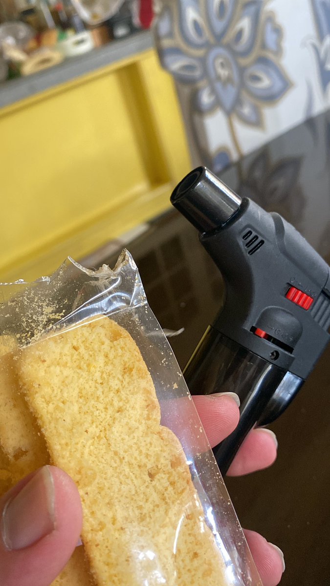 Chef_AhTzu's tweet photo. I couldn’t find scissors to open my snack… so i used my mini blowtorch instead… #chefthings https://t.co/RKW6GUaZ8j