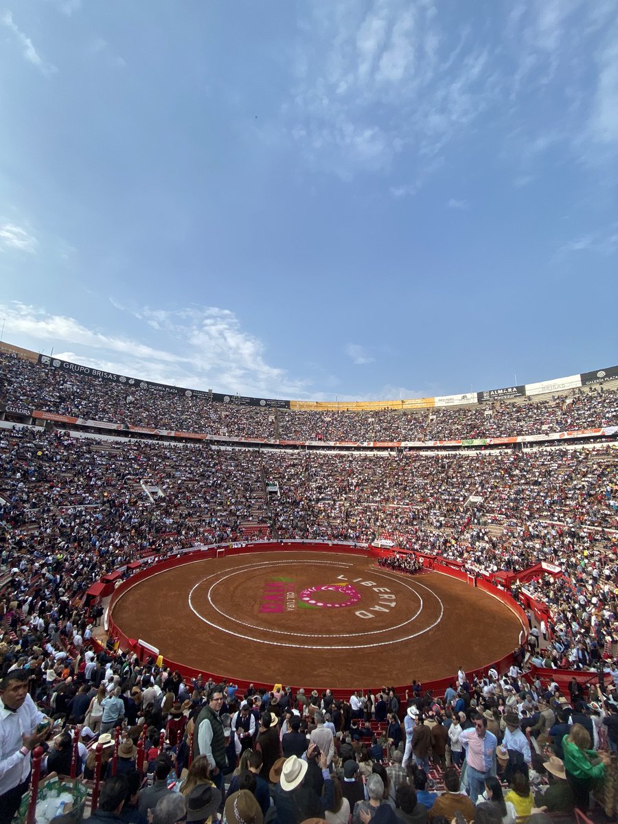 Como siempre tuvo que estar !!Volvimos💪🏼
Domingo de toros 🐂