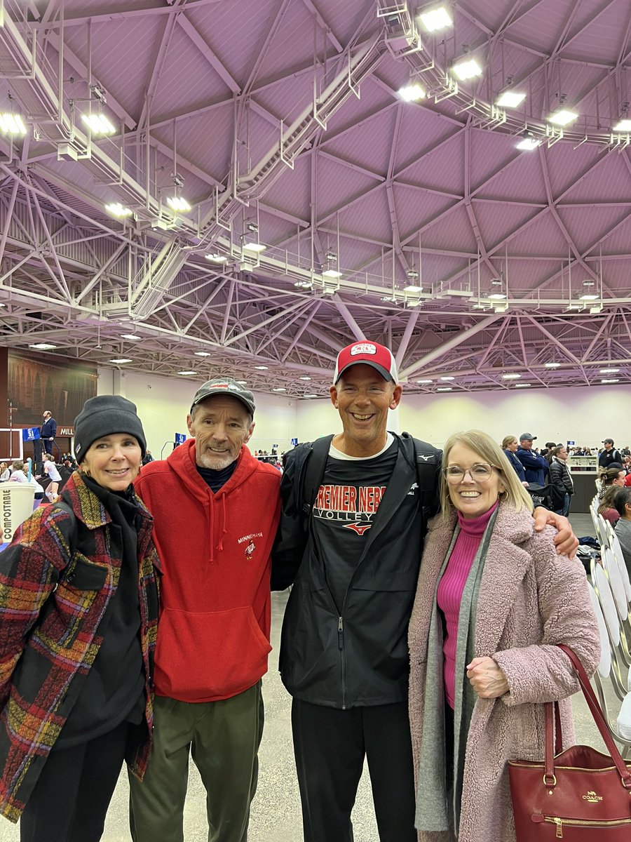 Even the Coaches get fans!! Loved meeting Coach Johns siblings that came out to cheer <a href="/Premier15Silver/">Premier NE 15 Silver</a> on!!  <a href="/Premier_VB/">Premier Nebraska VB</a> 🏐❤️🏐
