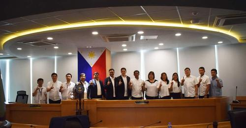 1Bataan's tweet image. The Sangguniang Panlalawigan ng Bataan led by Vice Governor Cris Garcia  formally welcomed Federation of Association of Barangay Captains (FABC) Bataan President Romeo A. Austria as an ex-officio member during their 74th regular session on January 15.
#SP #1bataan