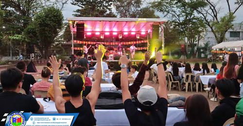 1Bataan's tweet image. Masayang sinimulan sa bayan ng Dinalupihan nitong Lunes ang tatlong araw na selebrasyon ng kanilang ika-106 na taong pagkakatatag na kauna-unahang ipagdiriwang ngayong taon na may temang “Food and Music Festival”. 
#Dinalupihan #FoundingAnniversary #1bataan