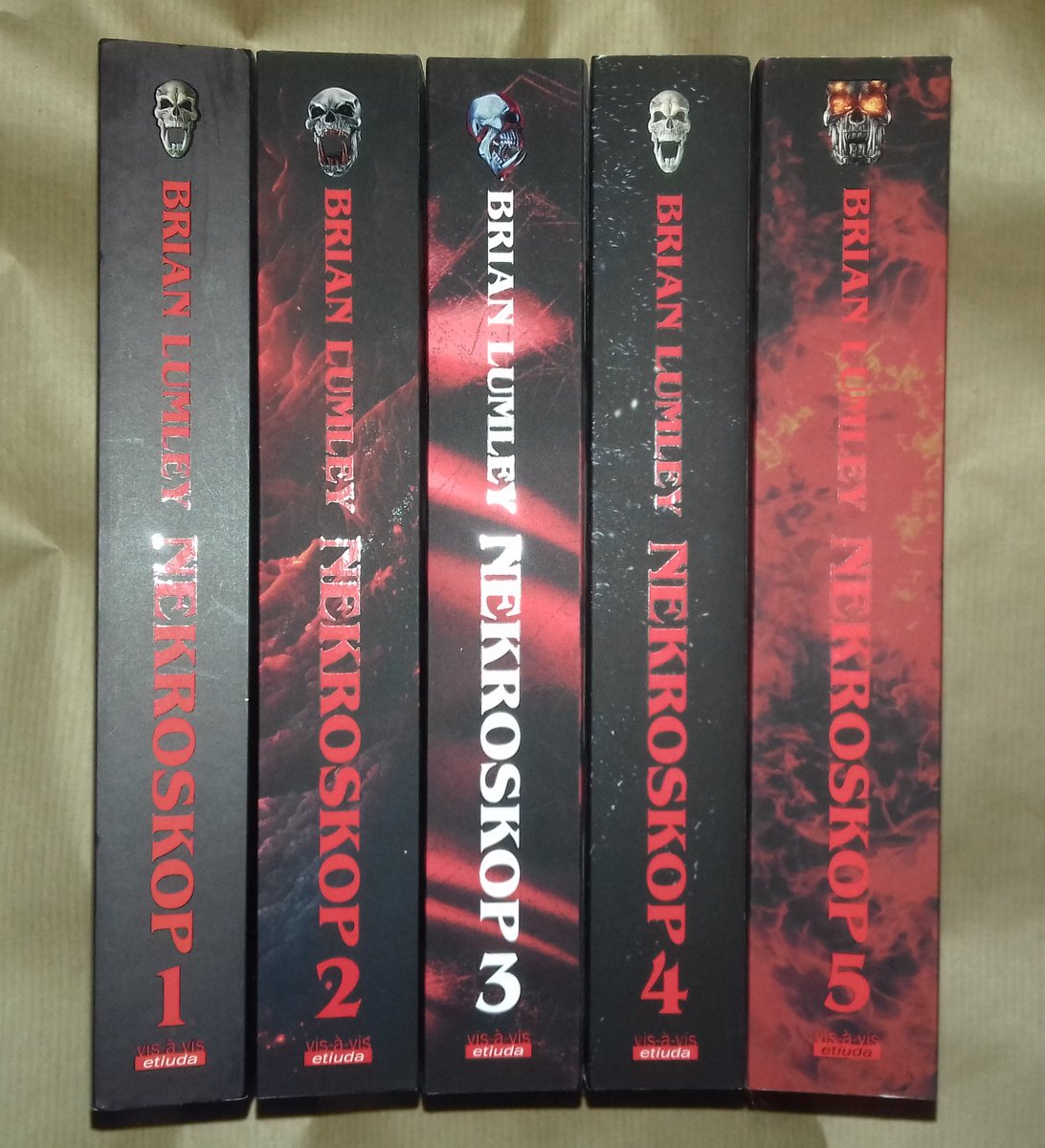 patrixilent's tweet photo. Time for celebration of #BrianLumley's works.
This the last year's edition (third in total?) of first five volumes of the jawdropping #Necroscope saga. ("Nekroskop" in Polish.) Those novels never looked so good before. Rereading them will be a delight. https://t.co/Z28EQhZTpy