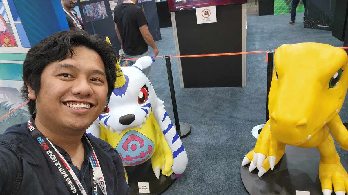 dm_251's tweet image. Had to get pics with Nokia's friends lol

#Bgcfest