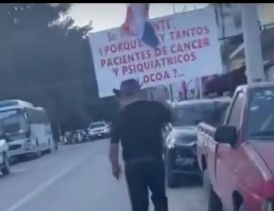 JOSEYAPOR's tweet photo. No se Justifica la acción contra el Dr.Wasar. pero esa no es una pregunta que ese señor deba hacerle al señor presidente,  es un irrespetuodo y se paso de fresco ,Esa pregunta debió hacersela a la OMS, a la OPS, al CMD, a Salud Publica  pero no al presidente. https://t.co/uMw1vl89yV
