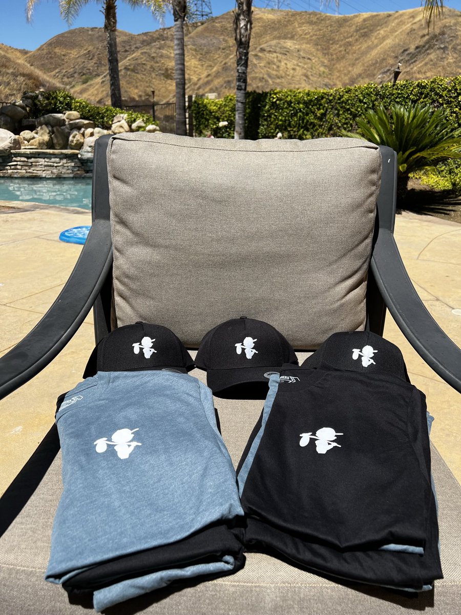 “Utility” (merch) before a project even goes live?? Unheard of..

Like + retweet for a chance to win a 👕 or 🧢. Must be following <a href="/trblmkrsnft/">TRBLMKRS</a> 

Winners drawn in 24hrs

👕 sizes S-XL available
🧢 snapbacks