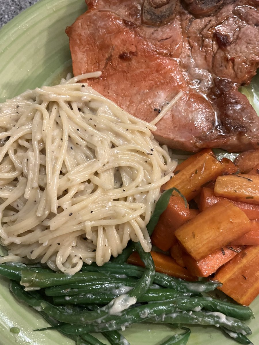 If you see this 1st pic & don’t immediately go into your “Peter Brady voice”… 
I don’t know what to say! 🤣
Final product: Sweet/hot pork chops, Gorgonzola beans, crazy carrots and spaghetti cacio e pepe!   
🍽️ 🐖🍏
#foodfluencer
#IYKYK
#peterbrady
#TherealBradyBros ⁦