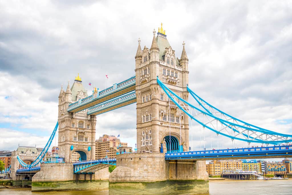 London Tower Bridge🌷
Tower Bridge, or the Peter Pan bridge  is another immediately recognizable landmark of London. It often gets called the #LondonBridge  #crossing  #Sameriver #iconic #TowerBridge